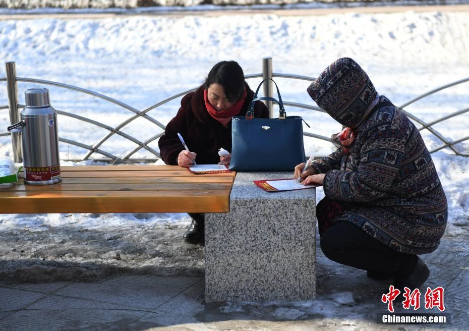 别揉我奶头 啊 嗯h校园体育生