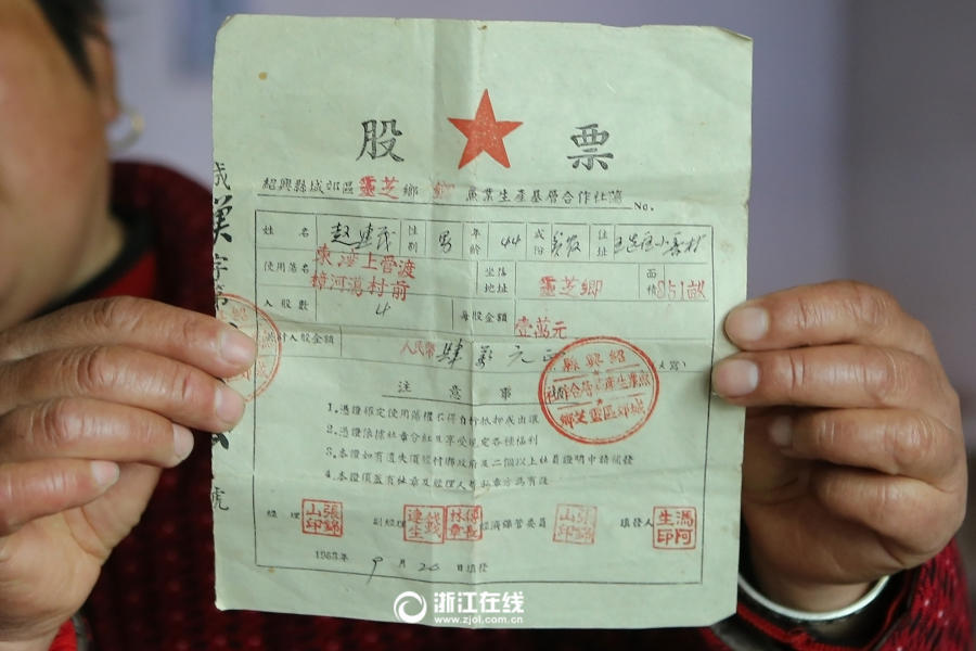 忘穿内裤被同桌摸到爽