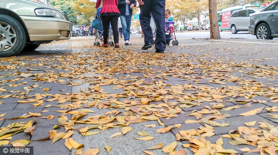 人妻在卧室被黑人疯狂进入