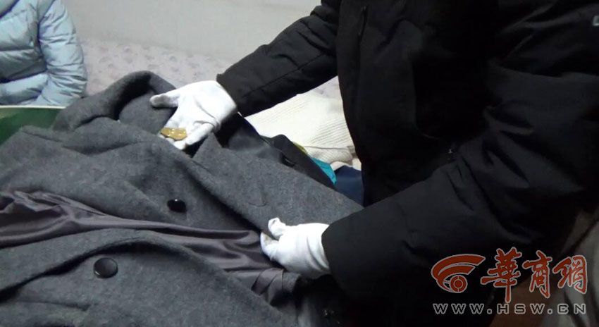 美女扒开尿口让男人桶