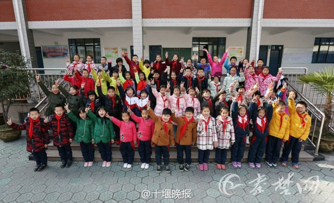 真人连连看 28对双胞胎扎堆同一所学校
