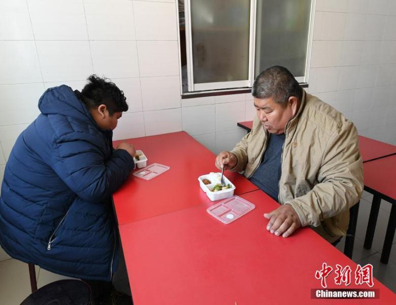 免费看黄色电影网站上