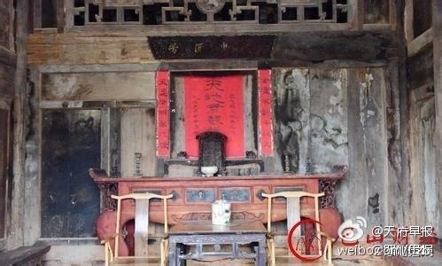 动漫美女被 爆乳吸乳