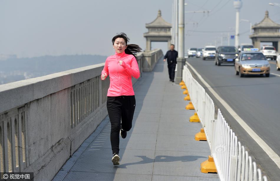 女人卫生间如厕偷窺視頻