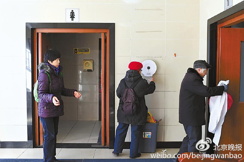 男人把ji大巴放进女人的图片