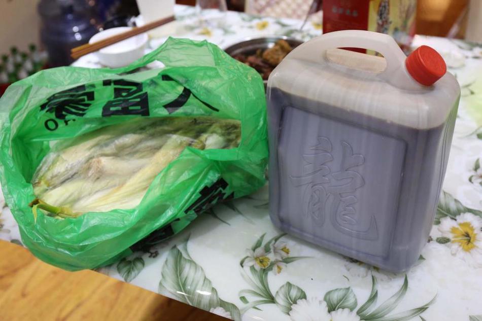 双腿张开被5个男人调教电影