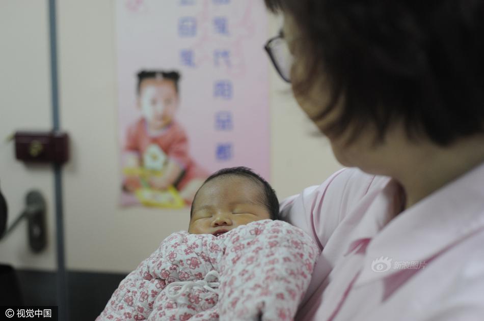 两女同床互摸到高潮
