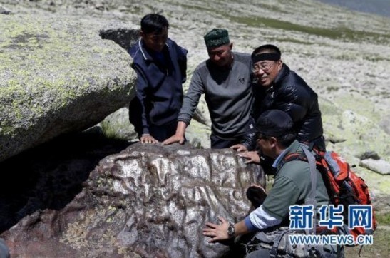打扑克剧烈摇床