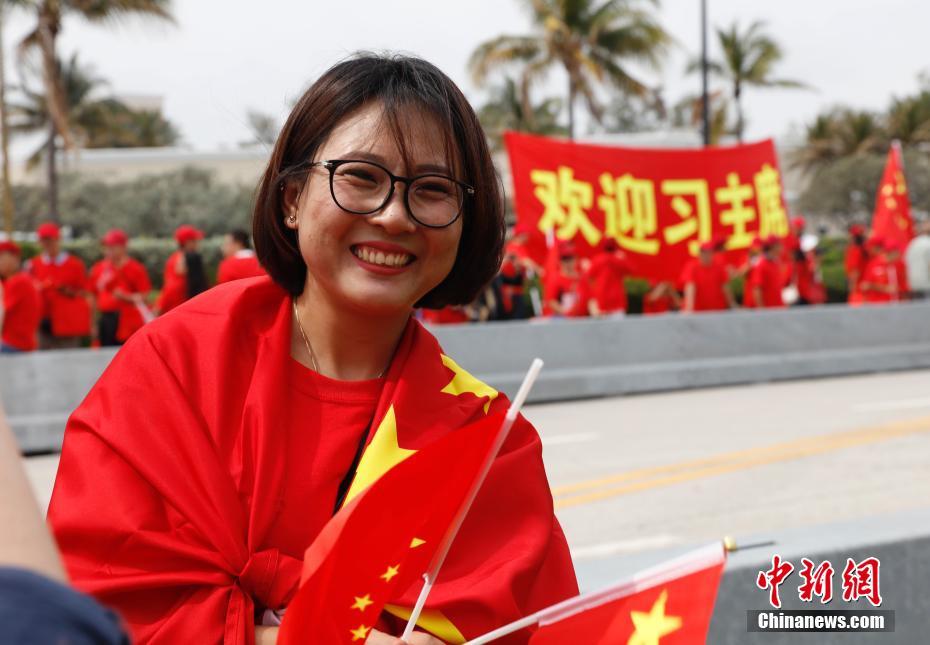 趁女朋友洗澡玩她闺蜜h