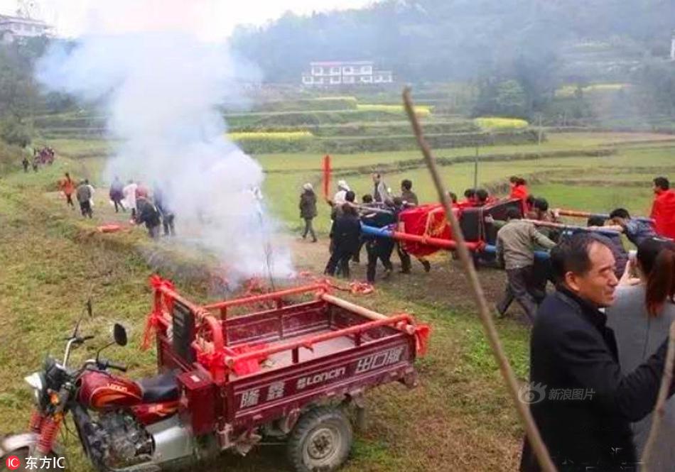 美国一级黄片老师情人