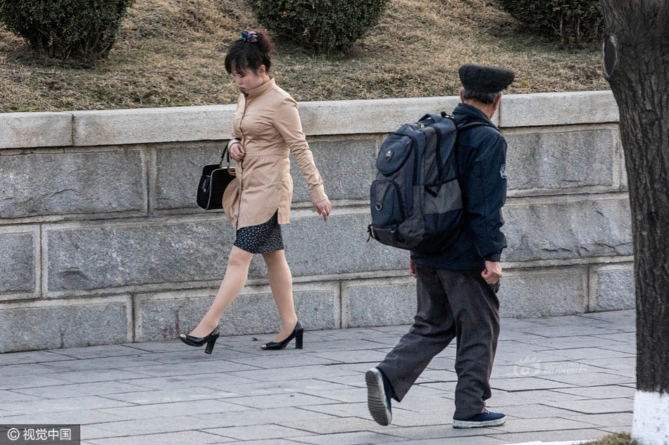 Chlnese乱子伦裸体沙滩