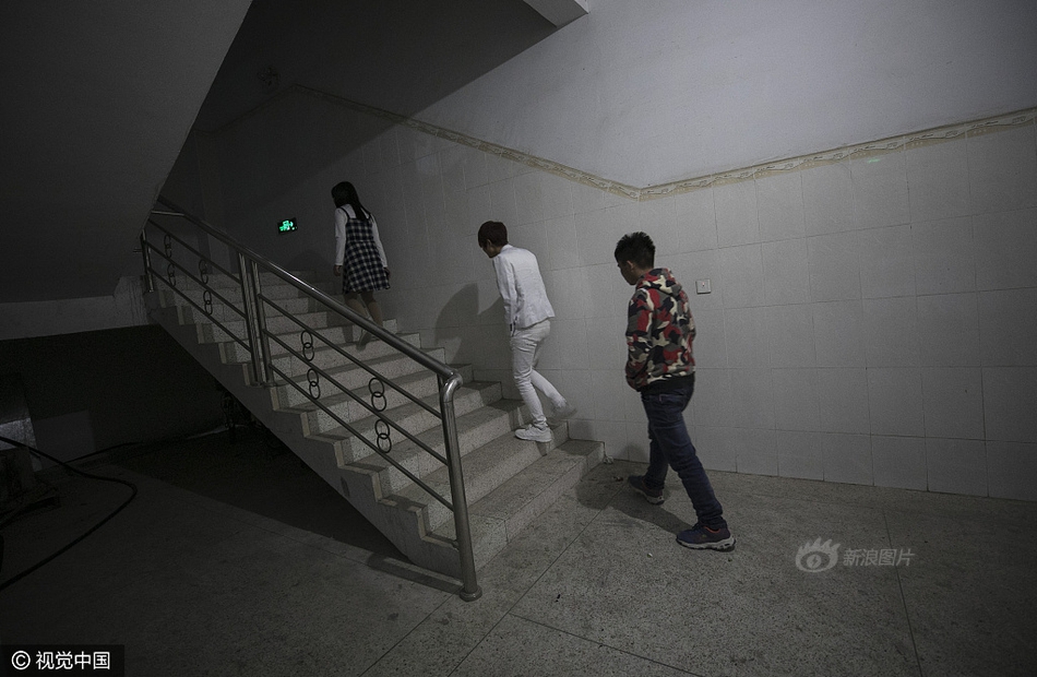 成年人免费看黄片