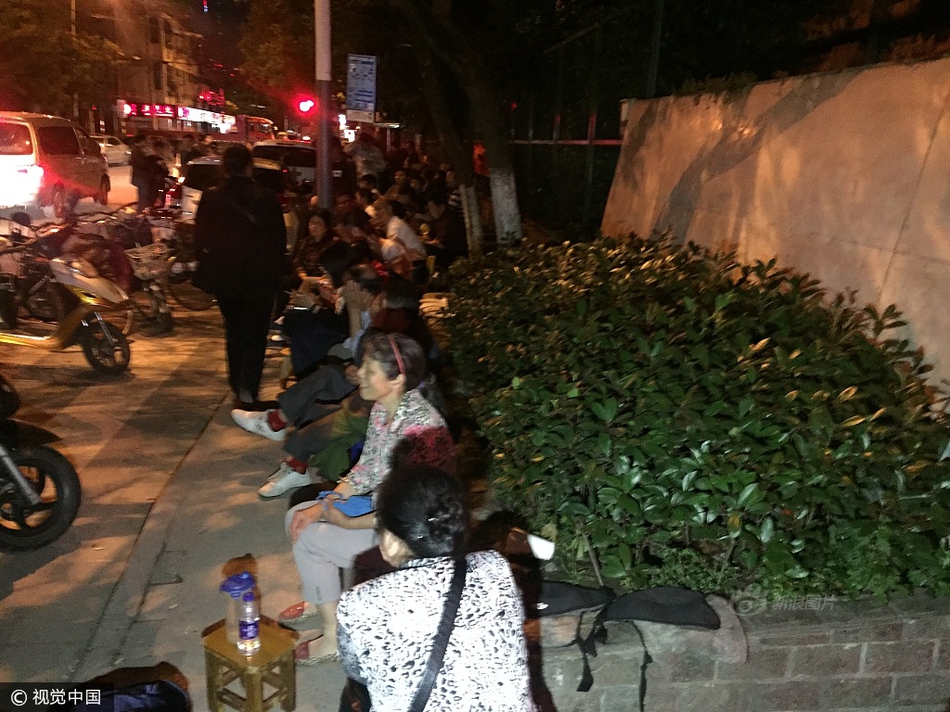 大叔看上女儿的闺蜜韩剧主角是谁