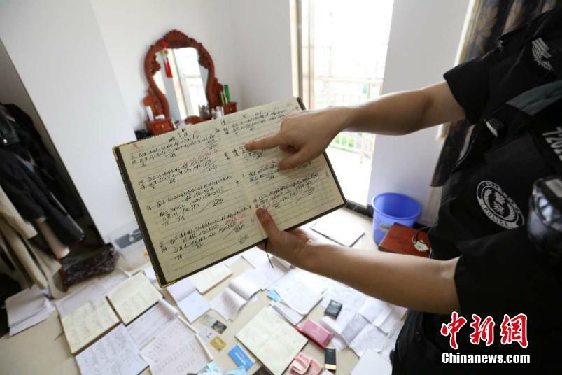 两男吸乳一女奶的社会特征