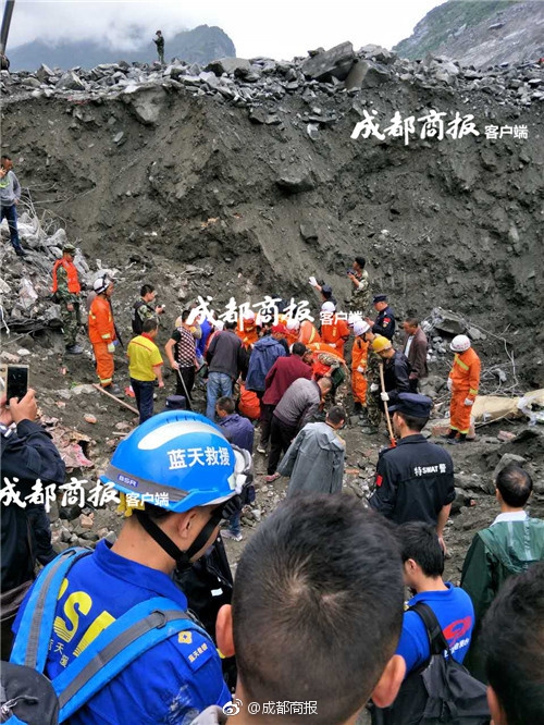 正妹露奶