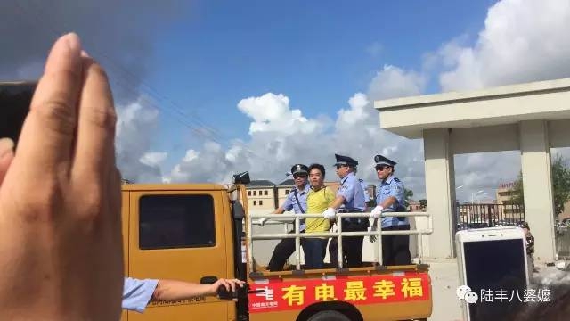 美女100%穷变无