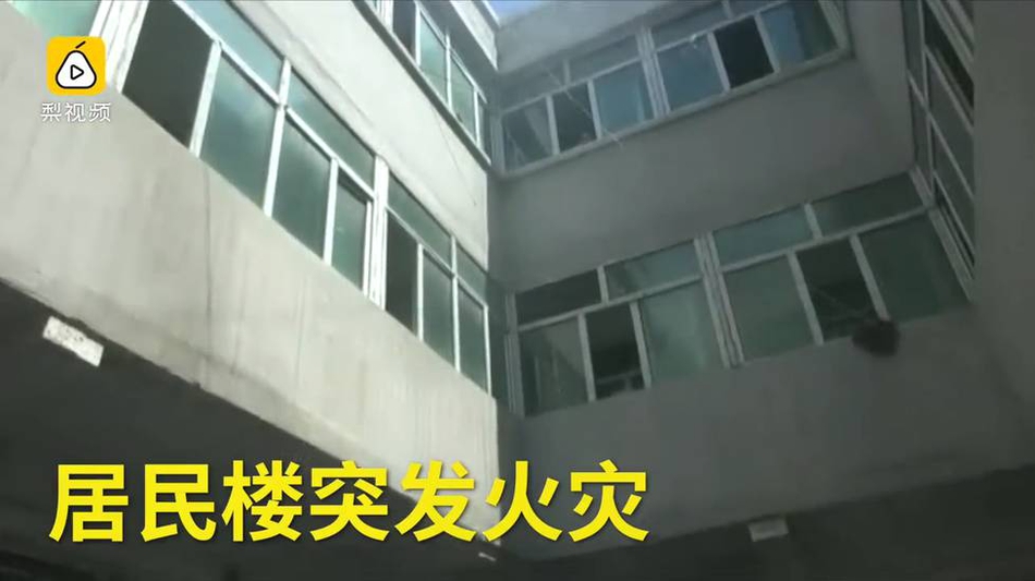 地味巨乳