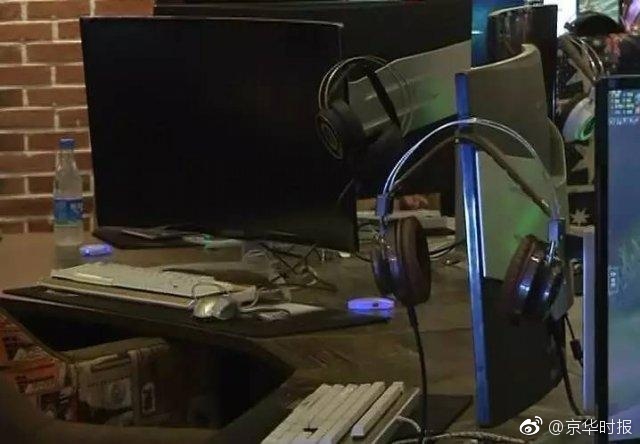 老师掀胸给学生喂奶