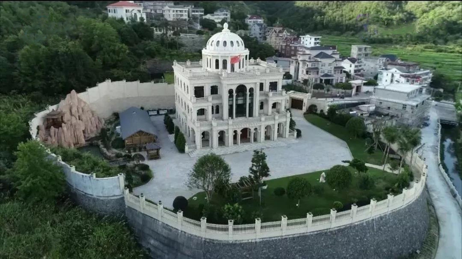 学员进村 “同吃同住同劳动”