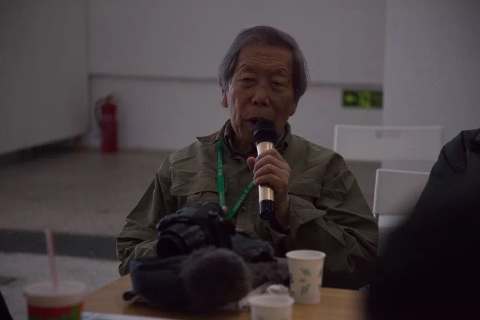 裸体尿尿偷拍