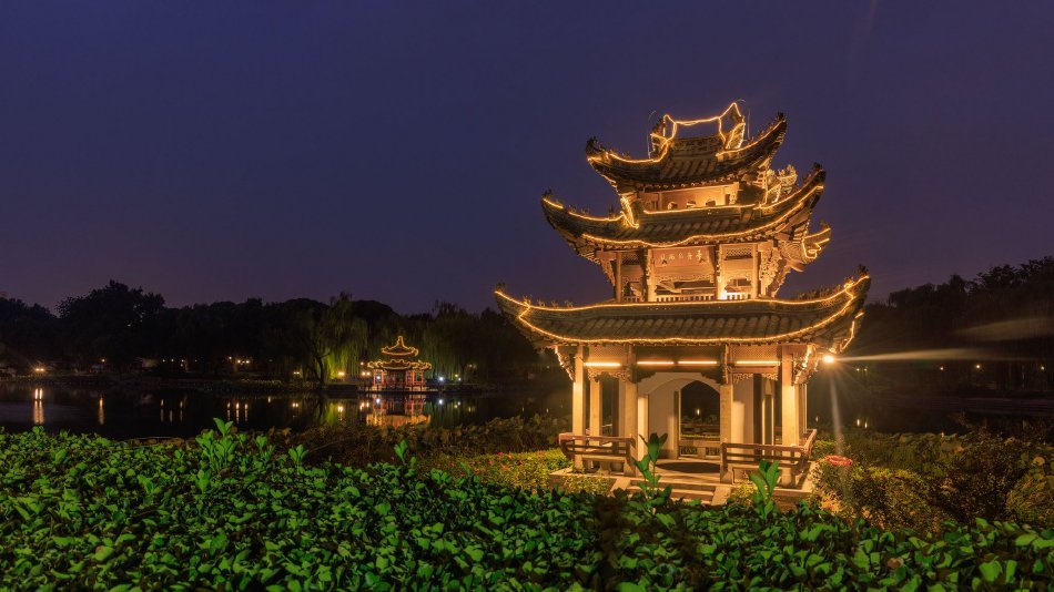 变态奴隶娃娃的Bdsm训练