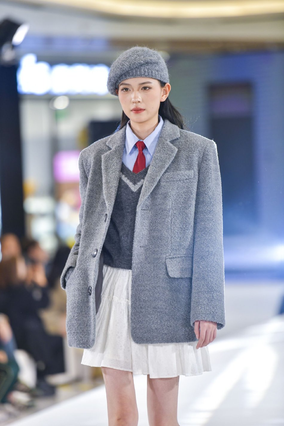 美女扒开腿秘 让人桶爽