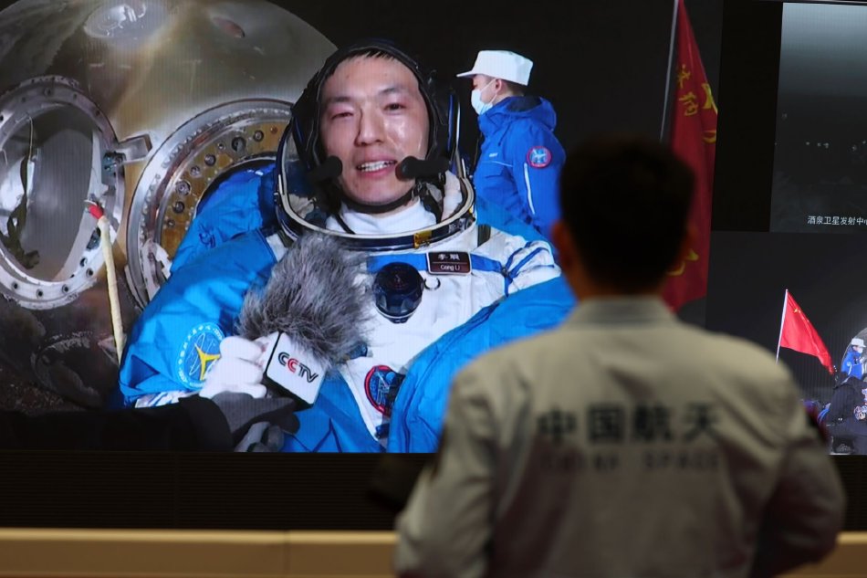 背著爸爸偷偷跟媽媽做愛