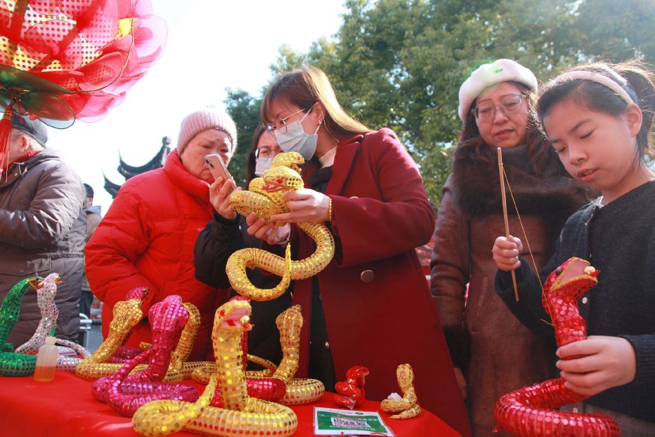 办公室奶边摸边做爰69式