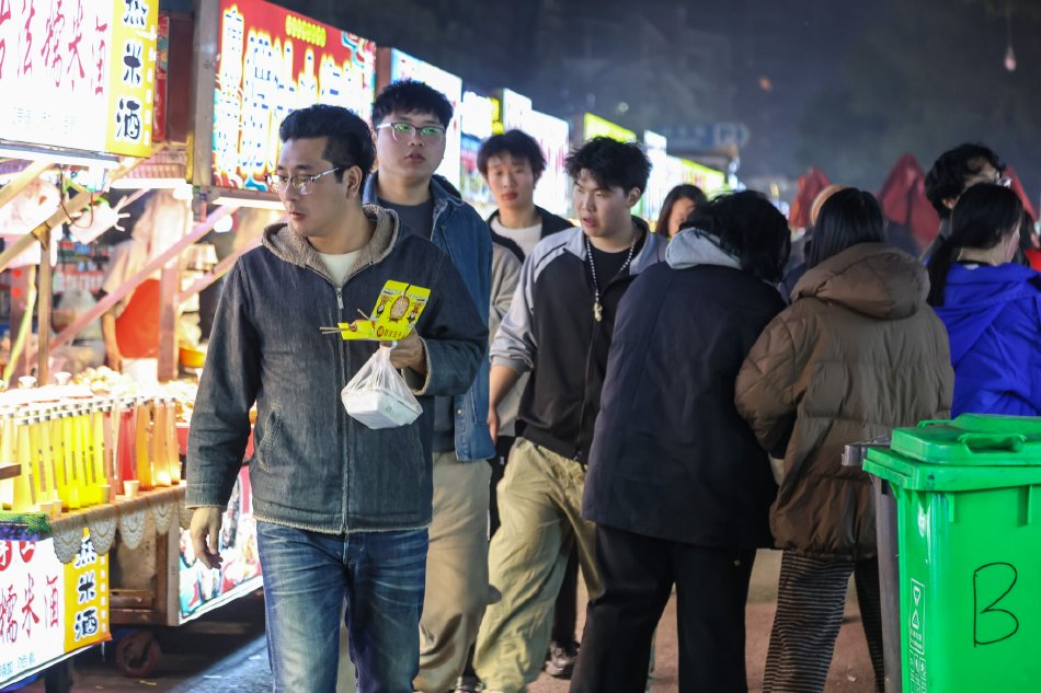 Xxxxwww偷闻袜子闻裤衩闻鞋调教