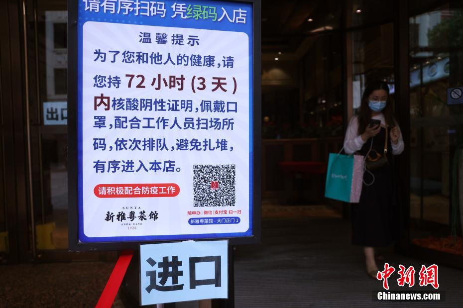 白丝可莉 扒腿爽出白色液体