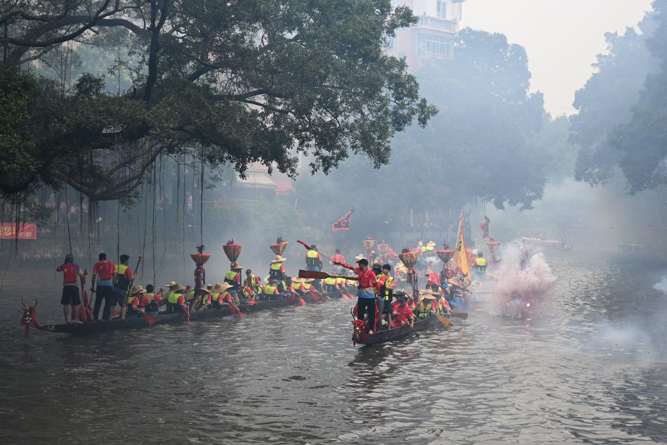 闺蜜偷偷把尿口给陌生人尿