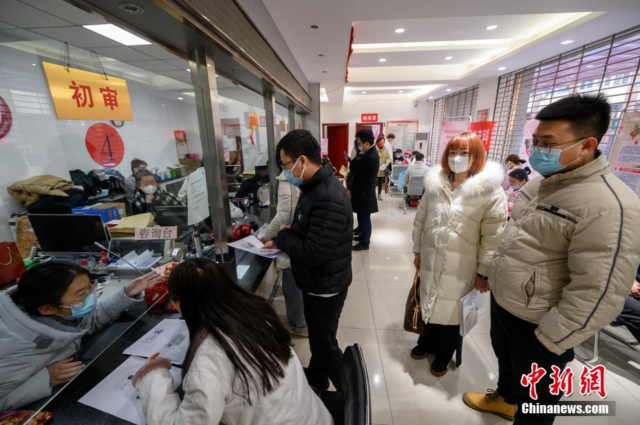 老师喂我乳还脱了小内内