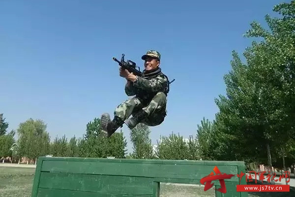 少妇公车上迎合我进入