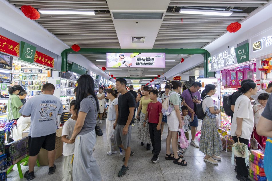 女生尿尿色情片