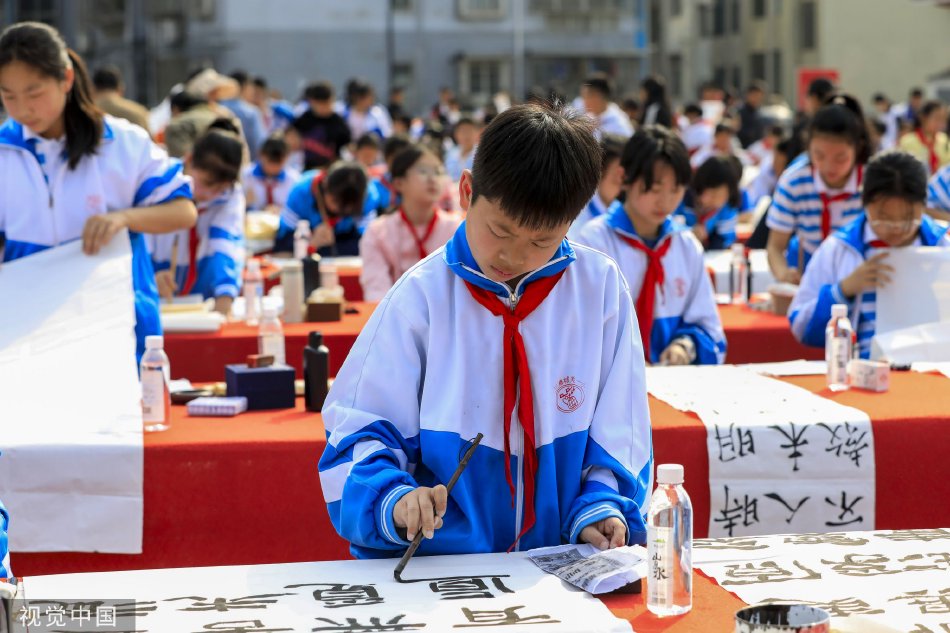 放学后的保健室晚上不回家睡觉了