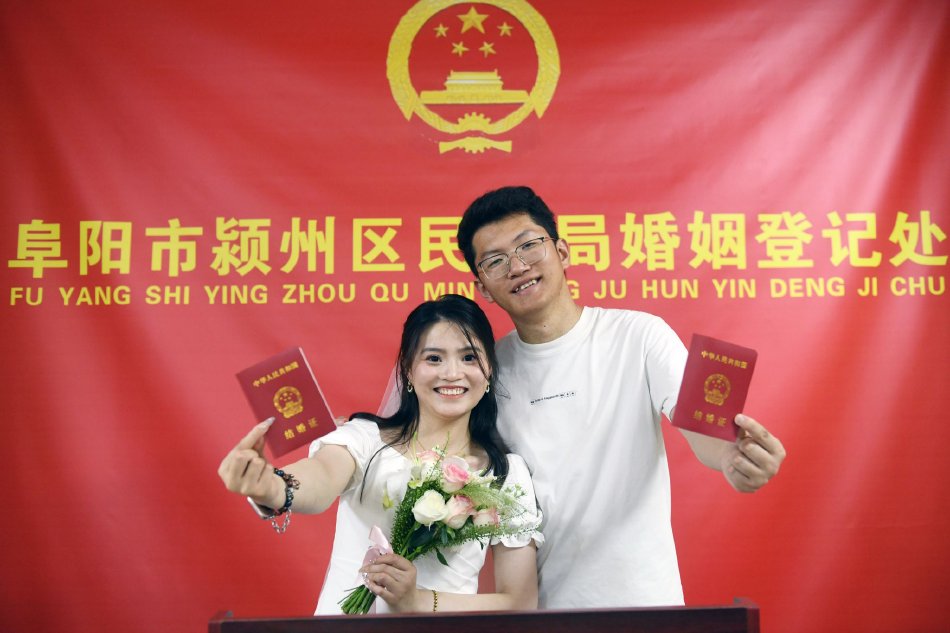 歐美黃色三級片在綫播放
