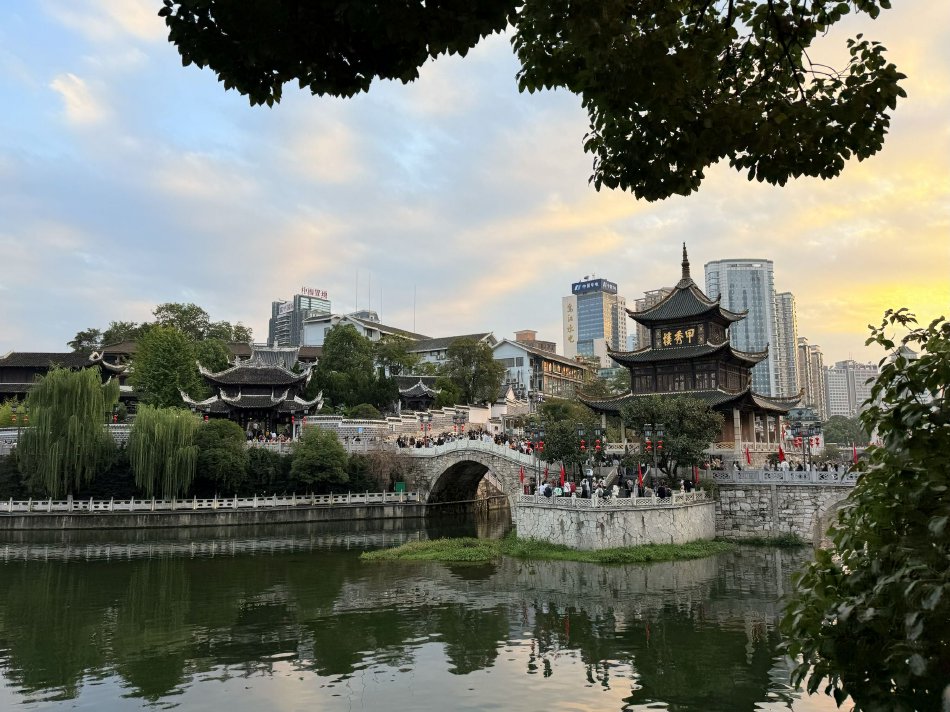 白丝校花 扒开美腿甜美作文