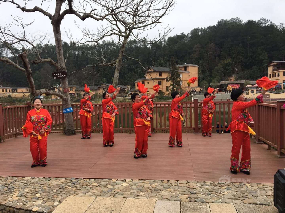 动漫美女哭着扒开 往里面注水