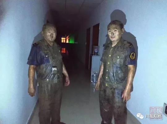 云南男穿西装帅哥看黄色毛片