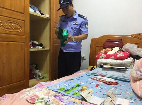 白丝校花被 狂揉大胸羞羞