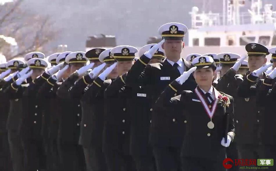 公翁吃胸 吮奶小玲