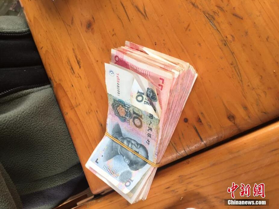 美女露尿口