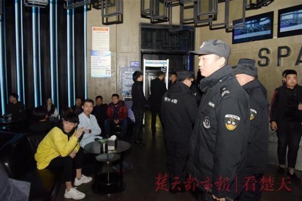 不该瞒着妻子参加漫展第一集动漫