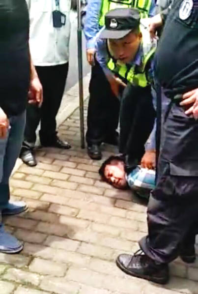 重庆年青帅哥同性黄色片网站Gaycom