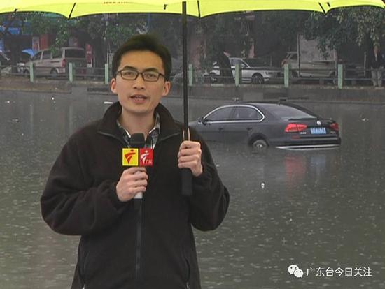 性感狐狸精黑丝足射炸干男教练