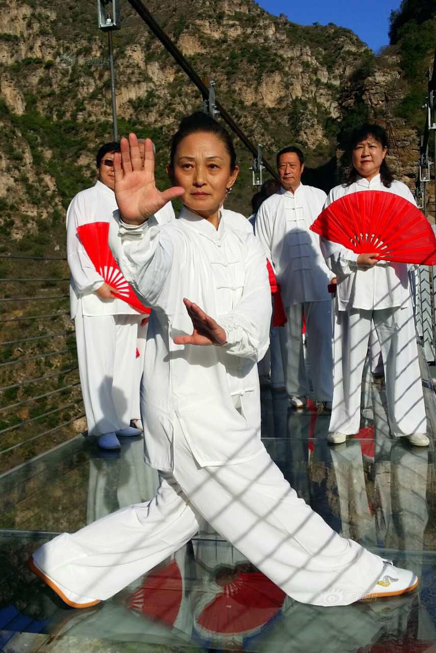 三级黄色片全裸体播放