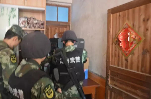 丝袜美腿色情片