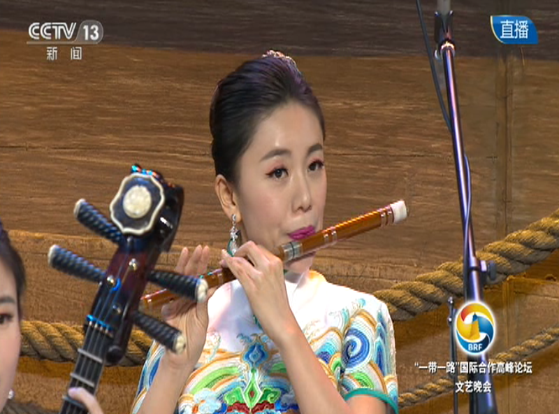 白丝美女被C