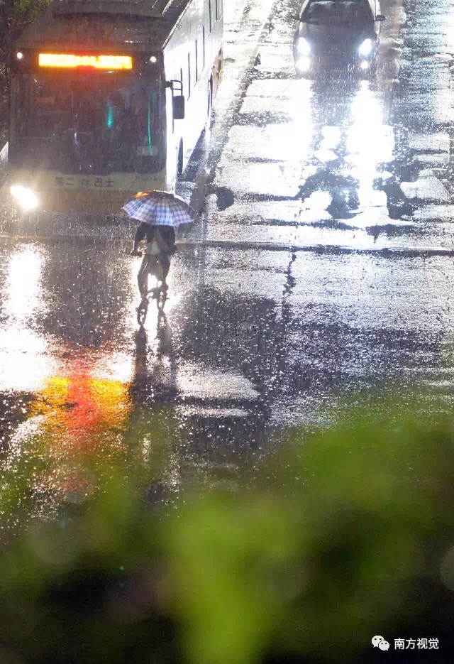 下雨淋濕