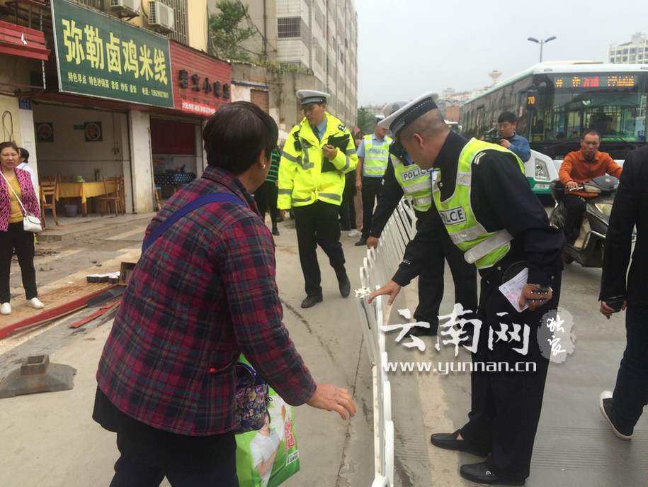 自偷国产精品张津瑜